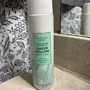 Victoria's Secret Aloe Water & Hibiscus Conditioner